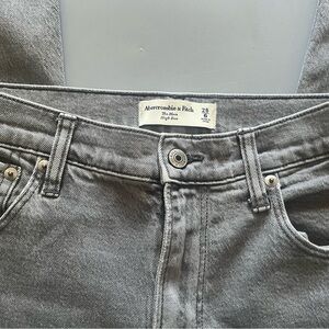 Abercrombie & Fitch Mom high rise jeans size 6/28